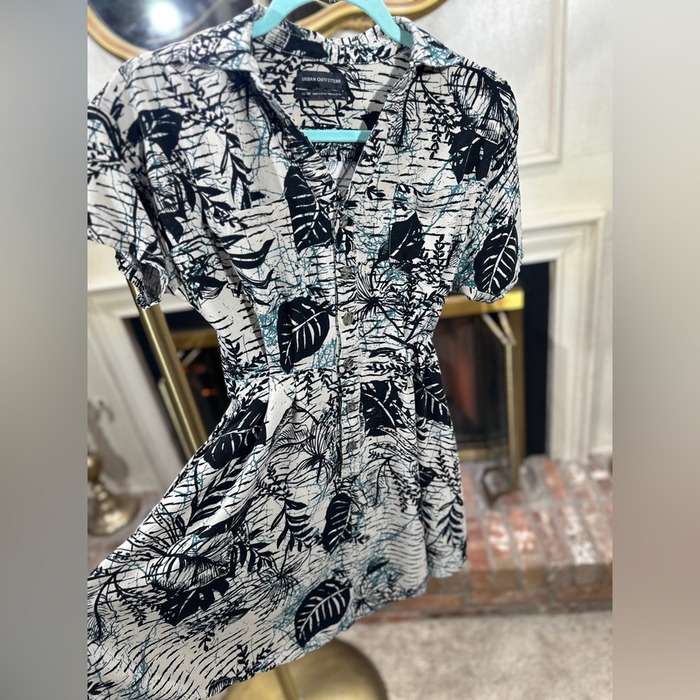 Urban Outfitters Grayson Mini Shirt Dress – Abstract Tropical Leaf Print XS - Picture 4 of 10